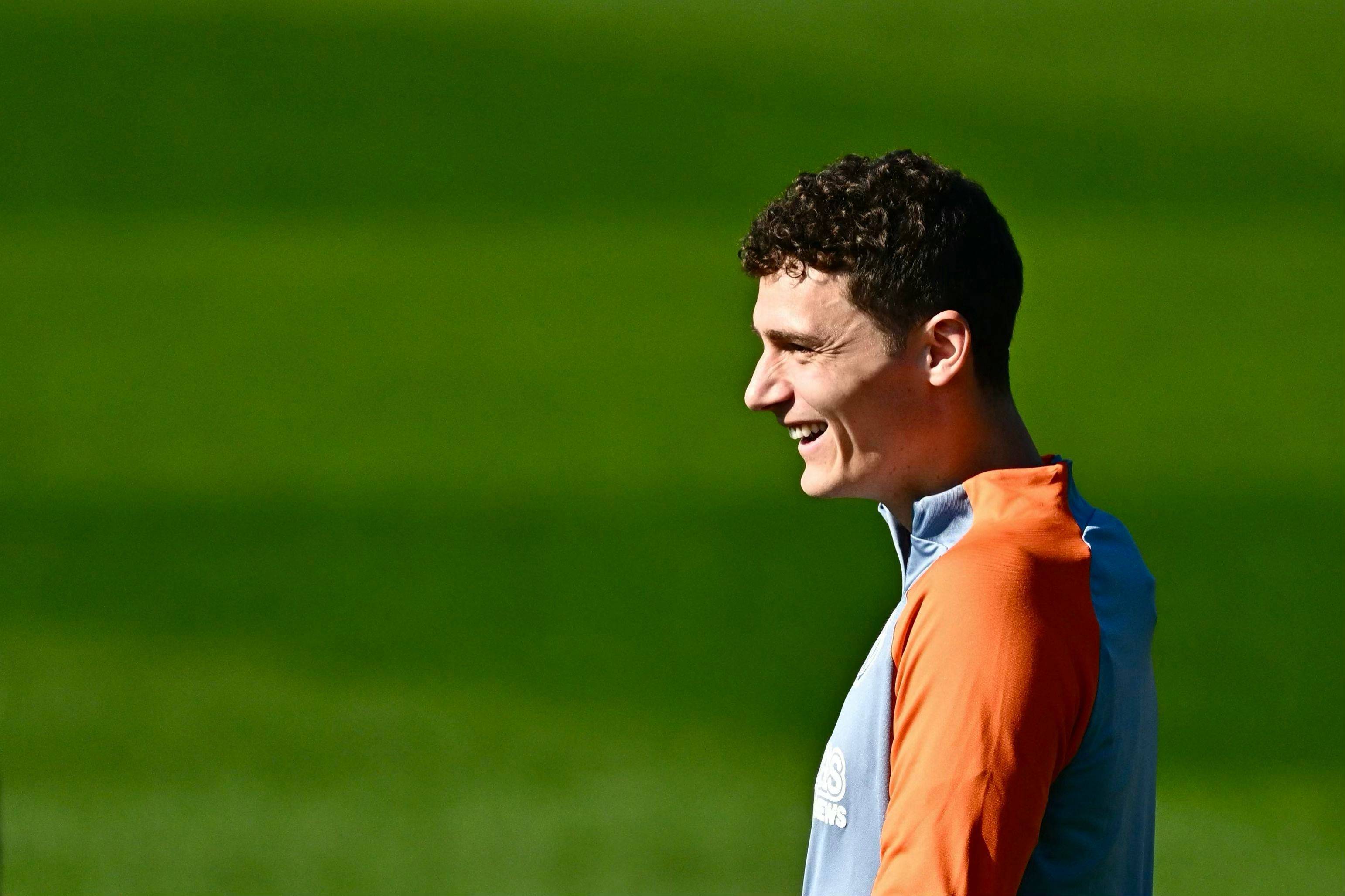 赛前罗马备战欧冠，止住颓势细节曝光，媒体盛赞，球探报告显示潜力(欲戴王冠必承其重全诗解释)